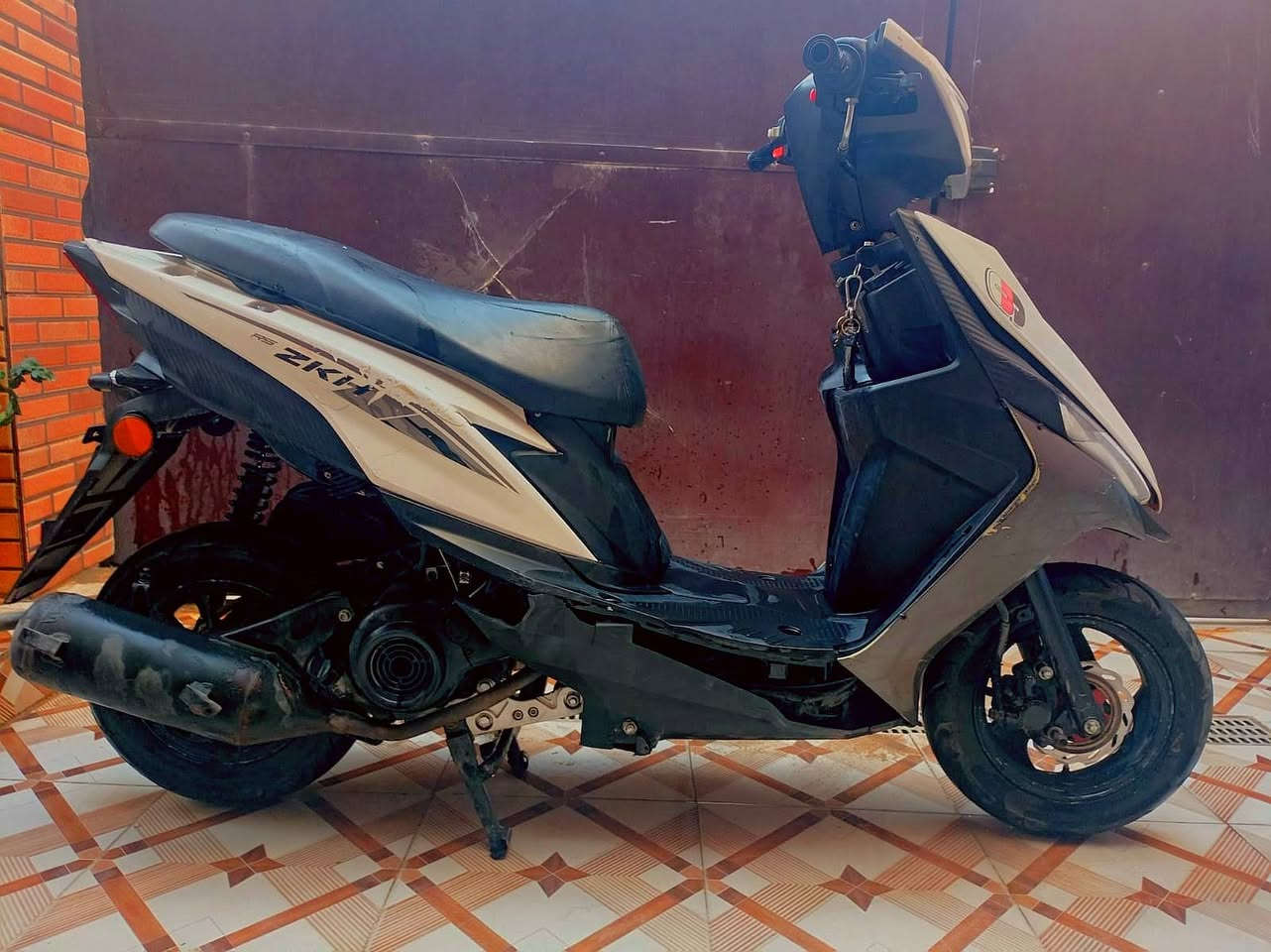 السلام عليكم دراجة ماكس عدله حديثه  للبيع،موديل 2024
شغاله سلف هندر باي وقت. مكينه مزوده 51 بلادي 
شلعه ومعدل يخبلان. 
كهربائيات كلها شغاله لايت اشاير هوران بكلايت كلها شغاله ستان صفح كهربائي. 
تواير مبدللها جداد كداو ووره. 
دراجه كامله من كلشي وكلش حلوه بس معتاز واريد ابيعها. 
سعر: 280وبيها مجال 
المكان: كربلاء البوبيات 
الرقم: ***********.بي ويتساب ماعندك رصيد تصل على الواتساب.
