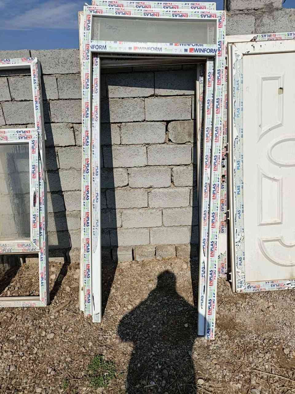 للبيع بوب وجرجوبه وشبابيك كلهم سعر 400 وعنوان الكرمة الكناطر رقم *********** للإستفسار
