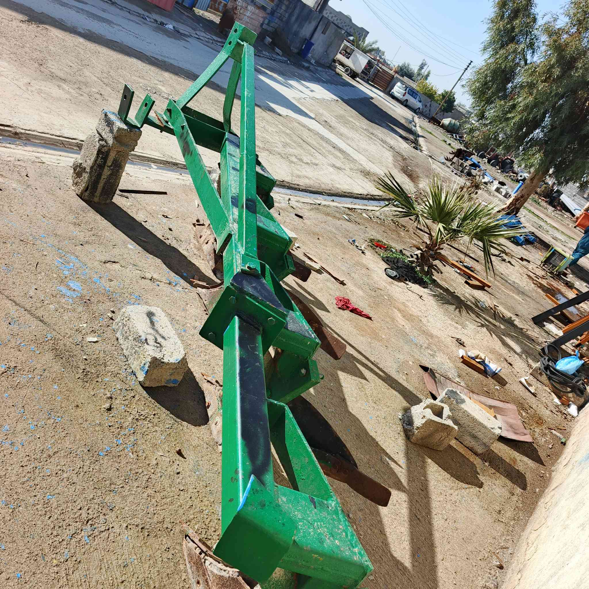 تصنيع الالات الزراعية اسطه سلام يايجلي 
فدان ابو اربعه نضيف مستعمل شي قليل سعر 700 بي مجال شي قليل مكان كركوك يايجي
 ***********
***********
