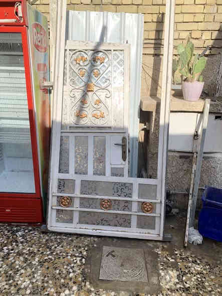 السلام عليكم باب كامل هوه والإطار وتكمله الباب جام نضيف مكان بغداد رقم *********** سعر 150 ألف

