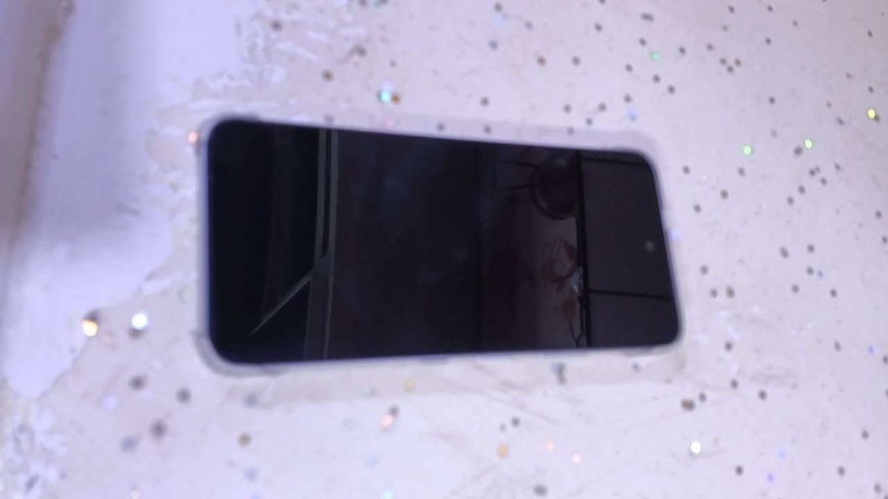 موبايل اسبوعين فقط مستخدم 
بعده جديد خدش مابيه بابل الاكرمين
اInfinix Hot 60 سعره 250وبيه مجال بسيط
***********
