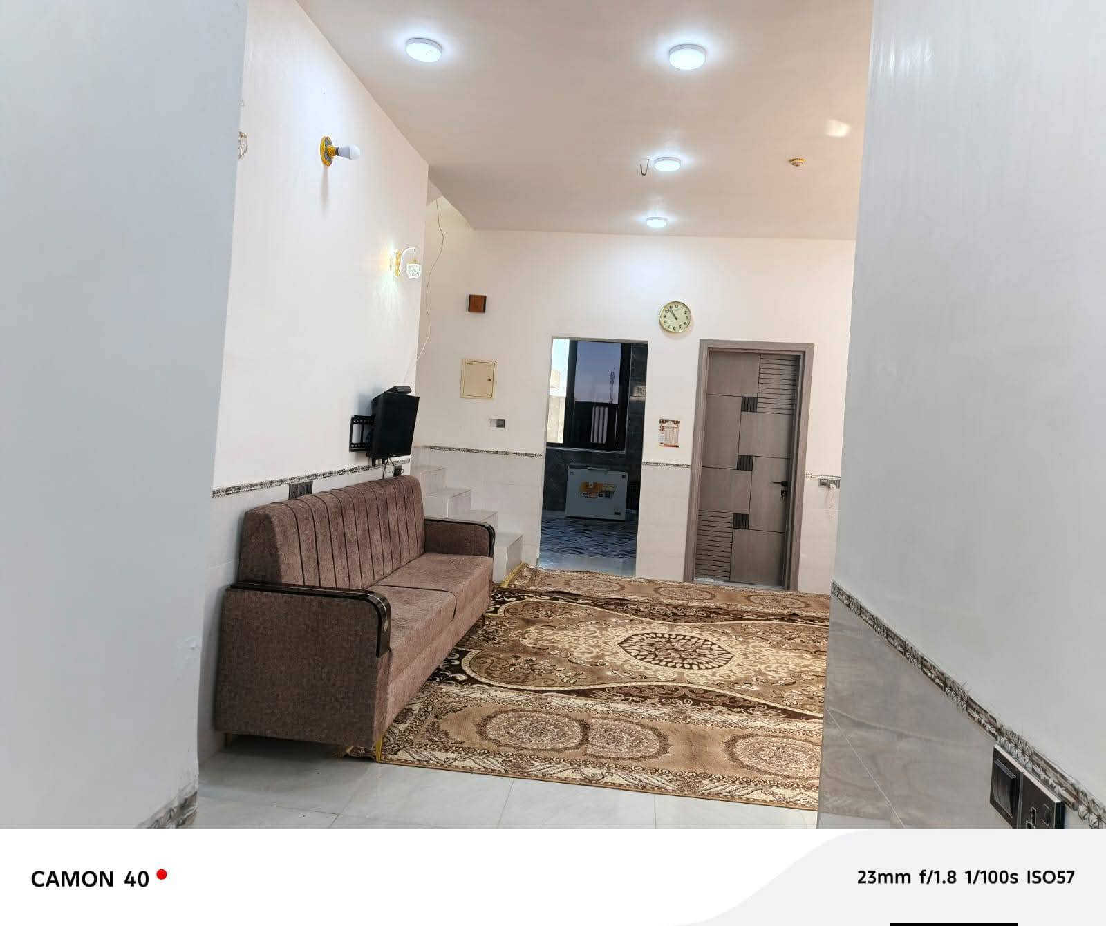 السلام عليكم 
دار لبيع 
مساحة 200 متر طابو زراعي سند 25 
الموقع شارع المعاره قرب السكلات 
ثاني قطعة عن شارع العام 
موقع مميز جدن جدن 
البيت يحتوي 
ستقبال 
وصاله 
وغرفه عدد 2 
مطبخ 
مجمع صحيات داخليه وخارجيه 
البناء حديث 
اي استفسار 
‏‪***********‬‏
