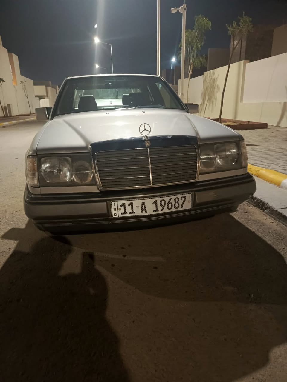 السلام عليكم للبيع مارسيدس دب 300E وارد يابان محرك كير 300 موديل 1990 تبريد ثلج
غرفه جلد كهرباء تحكم دبل مروحه 
سلايد روف طكتين 
مري كهرباء
مصبوغه حزام جماليه 
اريل كهرباء 
سنتر لوك 
تجاوي قلاب
تخم تاير 
كير قفل 4 جام كهرباء صاج مشطب 
رقم بغداد11 جديد هزه جديده سنويه بأسمي تحويل ثاني يوم مكاني بغداد 
للأستفسار ***********
