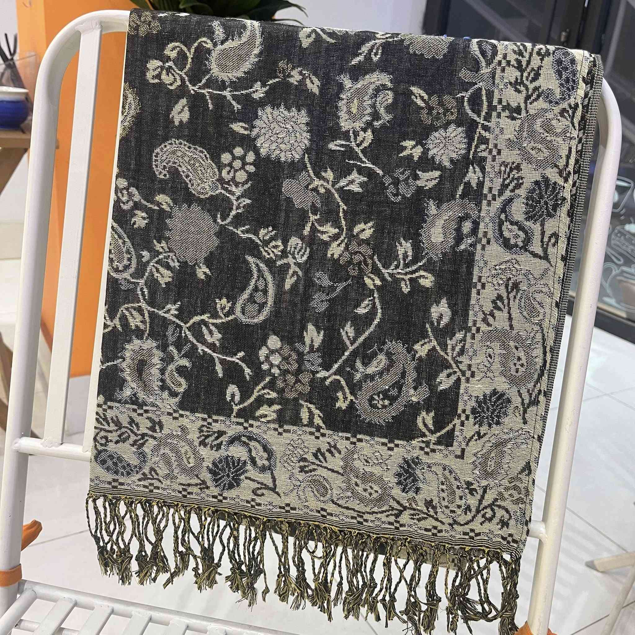 ألوان شال الكشمير الهندي المتوفر 

سعر القطعة خمسة 

توصيل لكل محافظات العراق 
توصيل كركوك ألفين 

عنوان المحل :- كركوك - طريق بغداد - الفرع البعد عائلتي - المقابل للأعداد والتدريب - قبل الجواهر مول ومودا تايم - داخل الفرع - قرب صالون حلاقة نسائية


**إذا كنت صاحب هذا الإعلان وتريد حذفه لأي سبب، رجاءا أرسل رسالة إلى الدعم الفني**