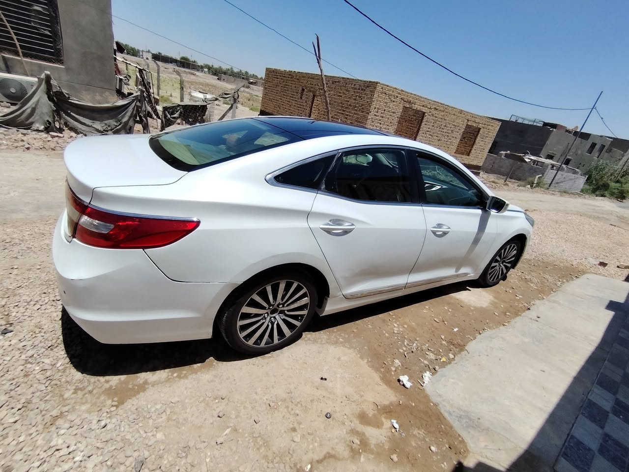 للبيع ازيرا موديل 12 خليجي مكينه 2400 دوش جديده فول  موصفات *********** السعر 95 وبيه مجال
