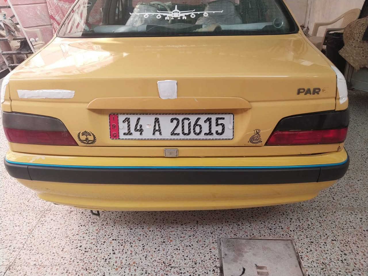 السلام عليكم بيجو باص موديل  13 مكينه وكير خير من الله رقم جديد بيها طخه بالجاملق الورا طخه قليله تجي وتشوف بعينك سياره كلش نضيفه مال بيت السعر 40 
العنوان ابو الخصيب محيله 
الرقم /***********
