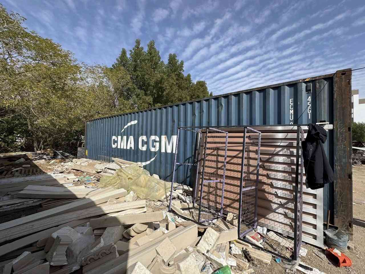 على بركة الله للبيع حاويات عدد 3 طول 12 متر وارتفاع 290 (العالية ) بدرجة نظافة ممتازة المكان النجف الأشرف  ***********
