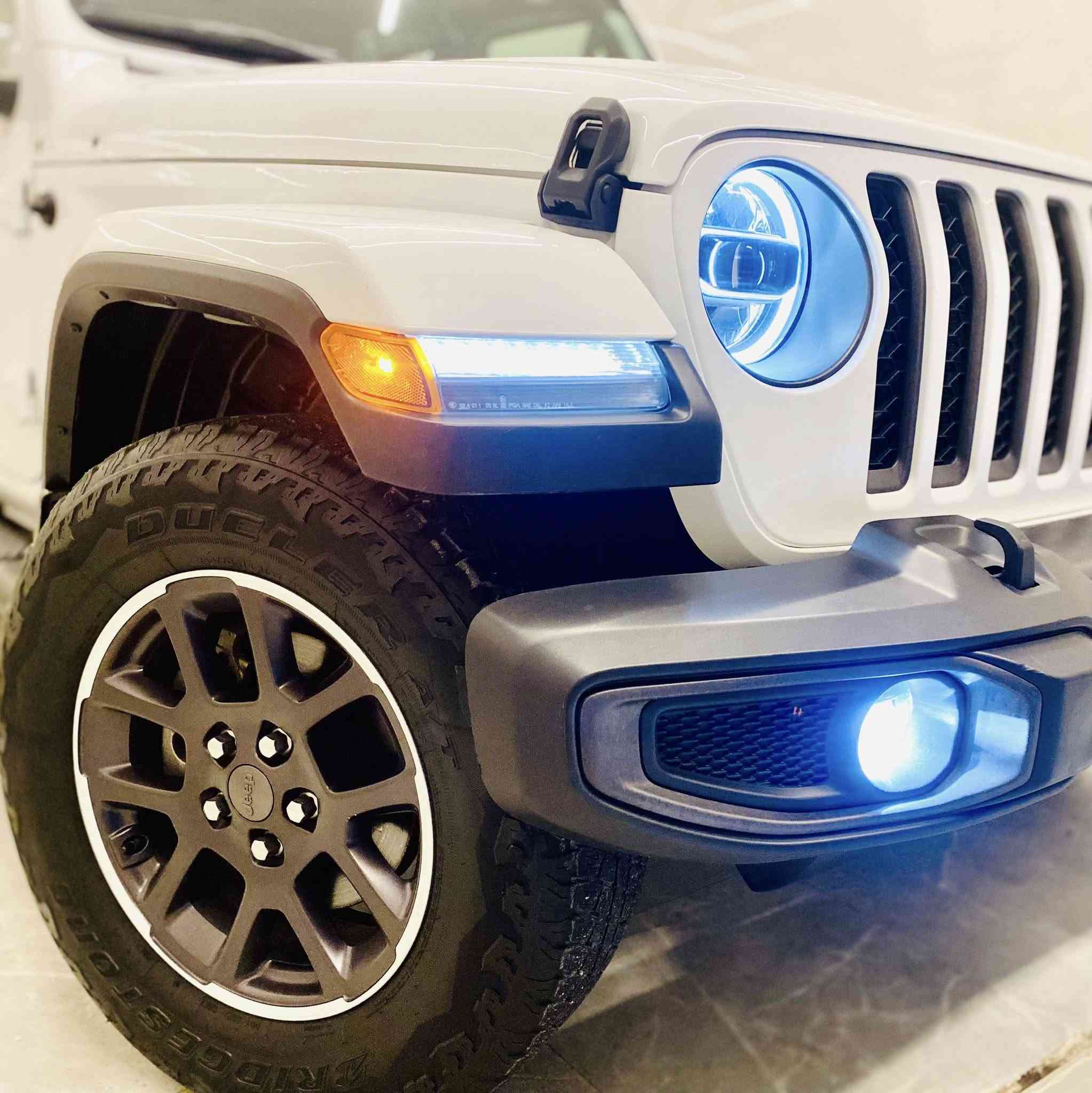 بسم الله الرحمن الرحيم 

جيب كلاديتور بيكاب 2021 وارد أمريكي 
(كلين تايتل )
مكفول كفالة عامة 
عنوان السليمانية 
رقم صاحب سيارة:-***********
كير و مكينة وكهربائيات كل كفالة 
ماشي:.33,000🛎️
محرك:.V6 / 3.6

نص مواصفات 

دبل اكسل
بصمة
كشنات تتفية
ستيرن تتفية
شاشة حجم كبير 
ليد امامي و خلفي
حساس امامي و خلفي
بلاجكتور 
ويل كروم 
تبريد قطعتين 
Auto star stop 
تحكم و تعديل سرعة

تحويل وكالة نفس اليوم 
رقم و سنوية جديد
رقم اربيل دولي

عنوان السليمانية 
رقم صاحب السيارة:.***********☎️
