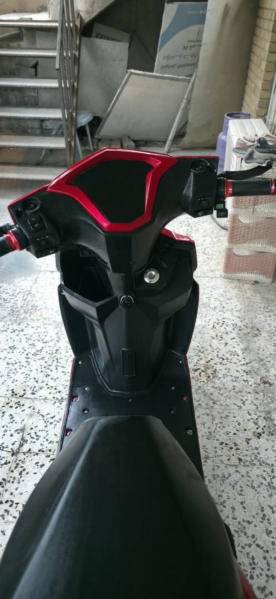 دراجة شحن سكنس موديل 2024 فول مواصفات شاشة ديجيتال ذكية V/30AH بطارية ليثيوم زنون نضام دبل اشارة نام LED عجلات جوبلس
ملف 2000  4 سرع نضام ويل رياضي ستاند جانبي صندوق km السرعة الفعلية 80 حقيقي
بيها كم طخة وكلهن موضحات ب الصور 
وبيها مشكلة البطارية اعتقد تعبانة يردالها تبديل متمشي اكثر من ٣٠ كيلو 
السعر ٦٠٠ وبي مجال 
***********
