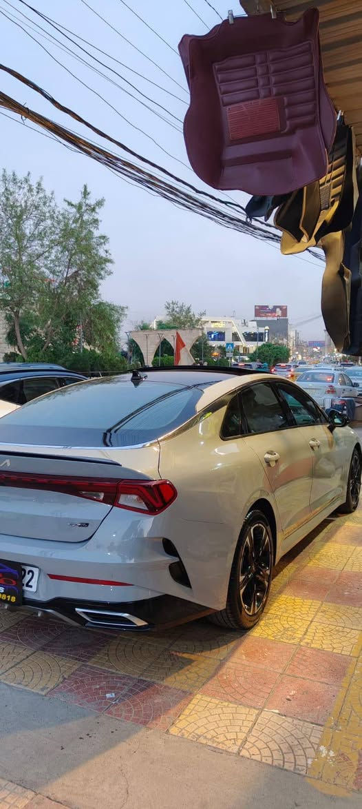 سلام عليكم k5 امريكي
موديل ٢٢ داخل احمر فول واحد على واحد سقف بلول بنوراما تشغيل عن بعد لون سمنتي المميز لايت زينون موصفاتها المعروفه اني الشرعي السياره باسمي مكان السياره الموصل 
سعرها ٢١٠ وبيها مجال 
***********
