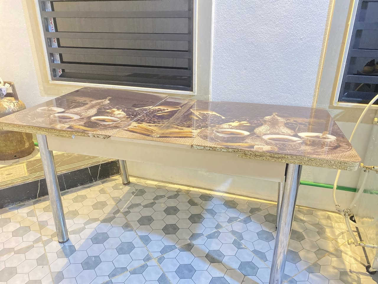 السلام عليكم اخوتي خواتي ميز للبيع + طباخ للبيع
الملاحظات / الميز الرجل اليمين مفصولة فقط ينرادلها شد 
الميز بدون كراسي شي مرتب 
ادفع سعر عجبني ابيعك تريد ابيعك ثنينهم تريد كل واحد بعد


**إذا كنت صاحب هذا الإعلان وتريد حذفه لأي سبب، رجاءا أرسل رسالة إلى الدعم الفني**
