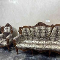طخم ١٠ مقاعد  قنفتين كبار و٤ مقاعد صغار الطخم بحالة ممتازة  الخشب زان ...