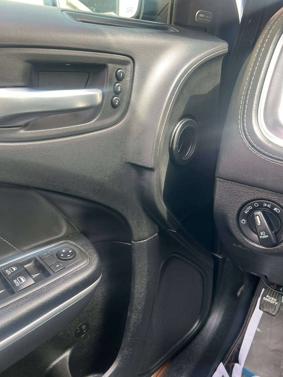 للبيع جارجر ارتي ماكس خليجي وكاله  مكفوله
الموديل :2019 فول مواصفات سلايد فتحة 
العداد : 65 الف كيلو
اللون: بحري مميز 
المحرك :5700 
 
المواصفات :
* نسخة  GT - SUPER TRACK PAK.
* مصابيح أمامية زنون . 
* كشافات الضباب زنون . 
* المصابيح الأمامية مع LED . 
* حساسات . 
* شاشه كبيرة مع نظام ملاحة نفكيشن GPS .
* الشاشة مع اوپشنات SRT . 
* سستم صوت الپاين .
* ويل قياس 20 انج . 
* فتحت سقف (سلايد) . 
* مقاعد جلد مميز
* تشغيل عن بعد . 
* محدد سرعة . 
* تلفون بلوتوث . 
* كاميرا خلفية .
* مرايا متحسسة للاضاءة العالية .
* كير شفتر بالستيرن . 
* دخول ذكي (بصمة) 
وبقيه مواصفات RT maxالمعروفه
رقم بغداد 
بغداد نفق الشرطه 
تلفون ***********
