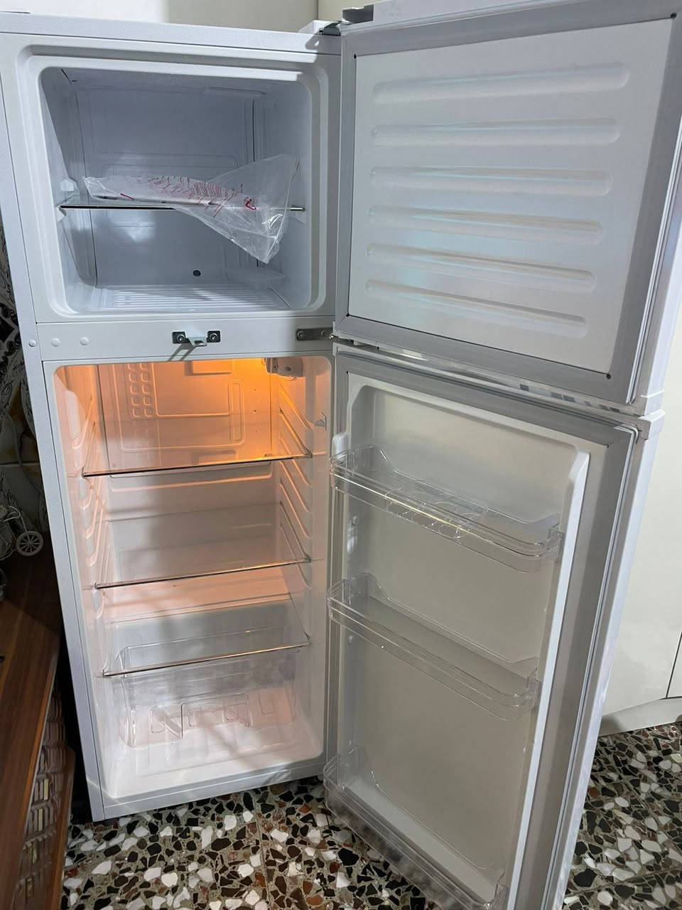 السلام عليكم للبيع بلازما حجم ٥٥ مستعمل مره وحده فقط مشغله قبل أسبوع اشتريته بعده جديد كللش الله شاهد مشغله مره وحده وثلاجه حجم ١٢ قدم ممستعمله ابدد ضمان الثلاجه سنتين بعده صار سبوع سبب البيع مكان ماعندي بل غرفه الاستفسار ***********
