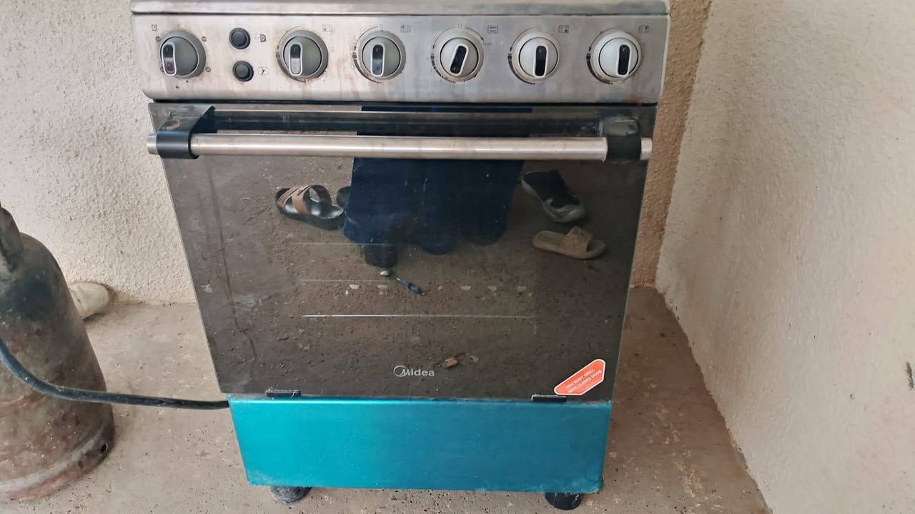 عندي طباخ اي شخط مابي مستعمل اسبوع فقط سبب البيع السعر ١٢٠ وبي مجال نتحول من دار الى دار مستعجل على بيعتة للأتصال ***********
