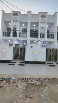 دار للبيع المساحه 100 متر بناء درجه اولى وحديث حي الغدير قرب اسواق فطو...