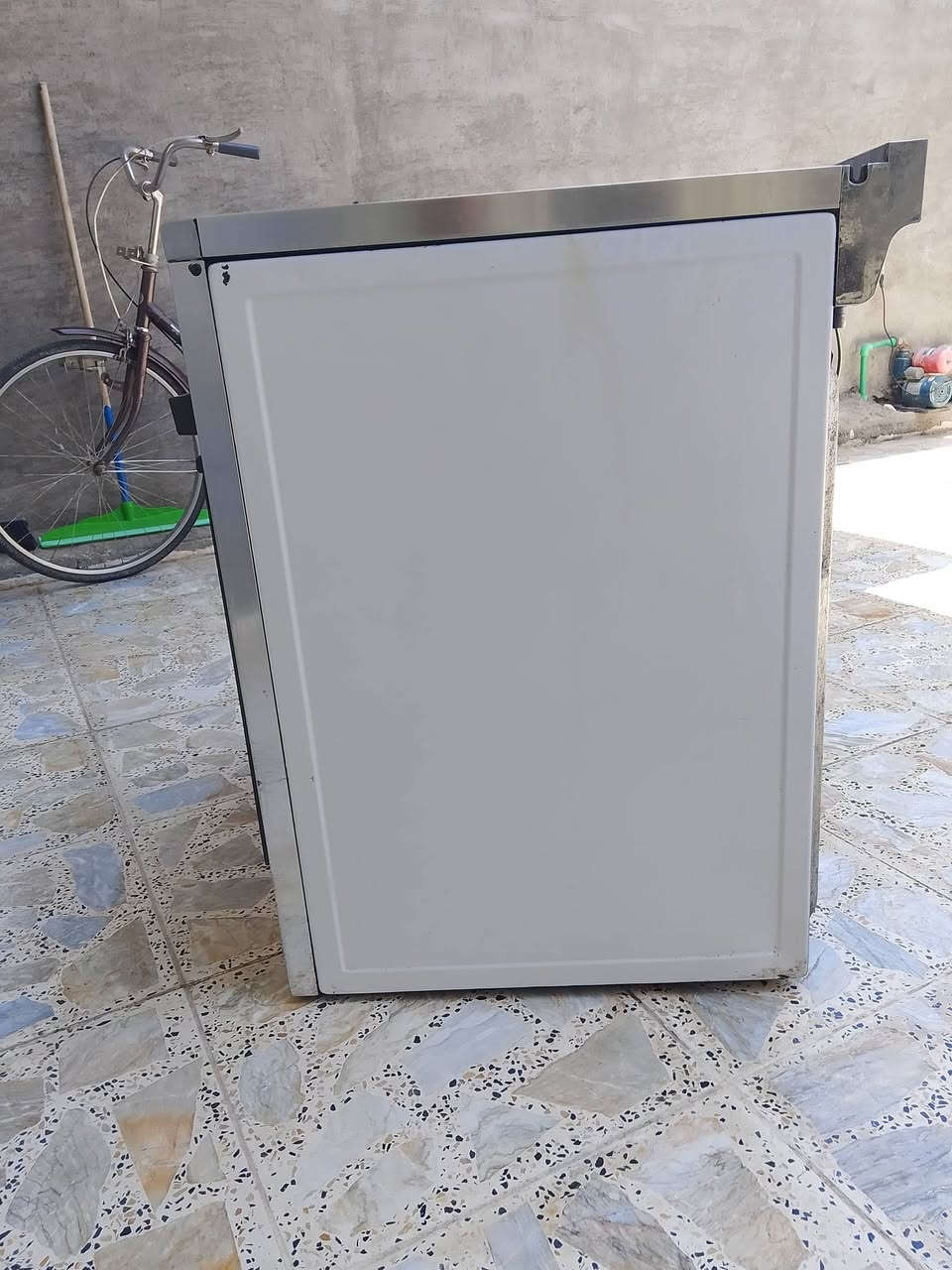سلام عليكم ثلاجه وطباخ للبيع نضيفات شرط الفحص وشغل للاستفسار الاتصال علي رقم ***********.
