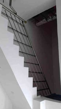 بيت ١٢٠م طابقين غرفتين صالتين صحيات خارجيه و داخليه استقبال ومطبخ مرمر...