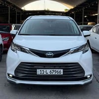 تويوتا سينا2022 LE  8 مقاعد المقعد الثامن الاصلي موجود  بدون دواخل حاد...