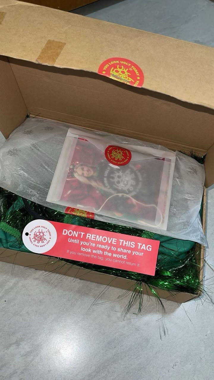 للبيع سويتر او فستان  /زي شجرة الكريسماس مضيء وفخم. 
للناس  اللي تحب التميز  والضحك والجو الاحتفالي 
 سويتر او فستان بشكل شجرة كريسماس مزود بإضاءة ولمسات زينه يلفت النضر بكل مكان  مناسب للحفلات ،التجمعات التصوير او حتى هديه مختلفة 
(***********)✨👌🏼 🎁✅🎄
