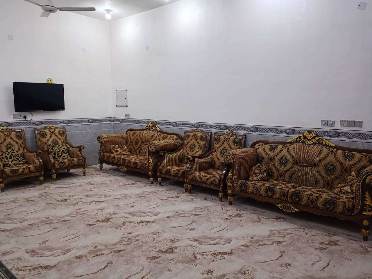 السلام عليكم تخم ملكي زان
خشب صاج الاصلي زلغ مابي بعده بالباكيت 
سعره 350مكانه ناصريه سوق الشيوخ 
***********
