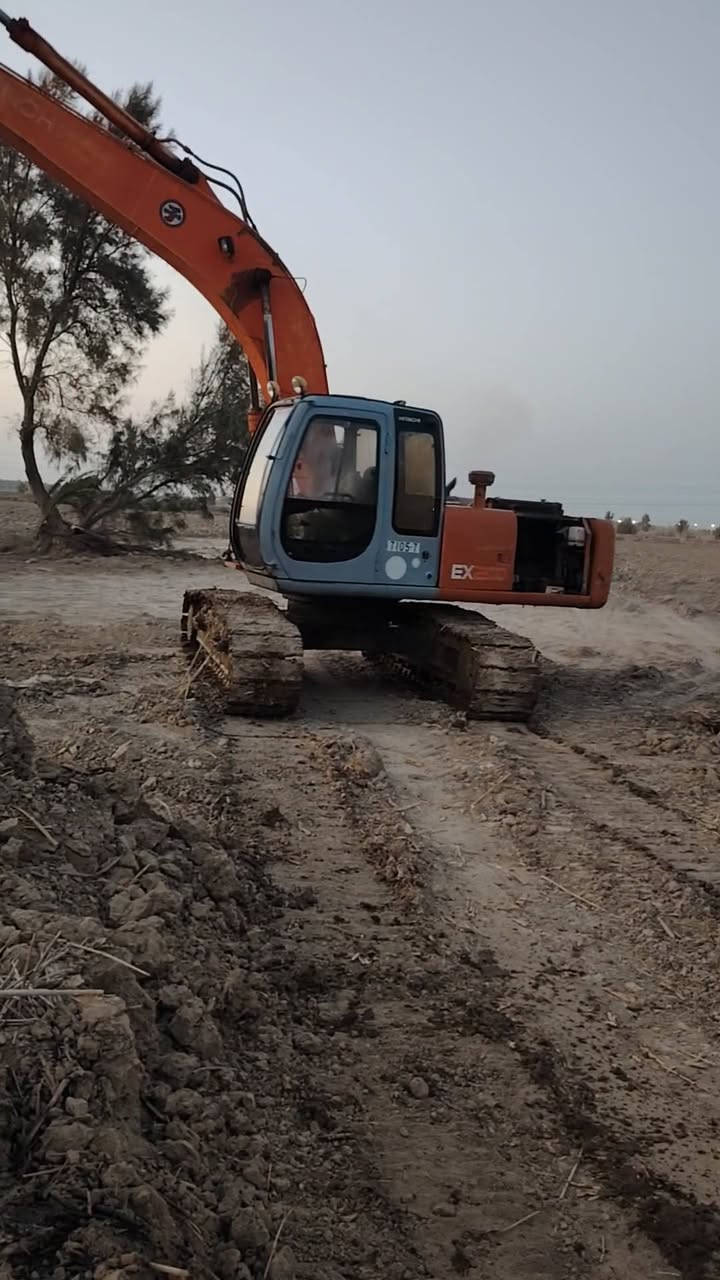 سلام عليكم حفاره فايف البيع
موديل 99 جاهزه العمل رقم واسط اسود خوان مامتواجد بل فيس هاذه رقم راعيه
***********
