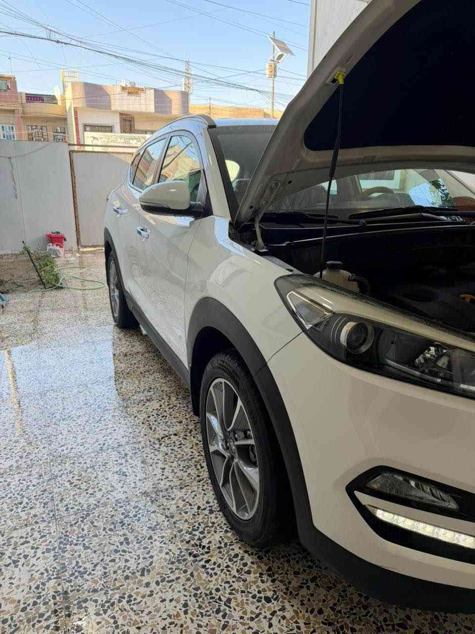 السلام عليكم 
توسان 2018 مكينه 2000 دوش 
مكفوله كفاله عامه عدا شخط بلباب خفيف موجود بلصور
سياره بعدها على وضع الشركه مكينه صدر كلهن جديدات 
وين ماتريد تفحص افحص وبلحقيقه احلى من الصور 
مواصفات شاشه كامره تحكمات ستيرن مود درايف 
مكانها بغداد الغزاليه باسمي سياره سنويه صارلها شهرين من ساقطه 
السعر 183 وبيها مجال شي قليل 
*********** 
‭0773 930 4449‬ بغداد, العراق
