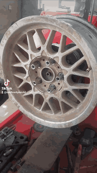 بطرق فنيه وعمليه تعديل كافة اويالات السيارات الحديثه والقديمه موقع العمل سامراء خلف الحي الصناعي ميزانية العزاوي الحديثه مقابل شارع 50 رقم الجوال ***********
