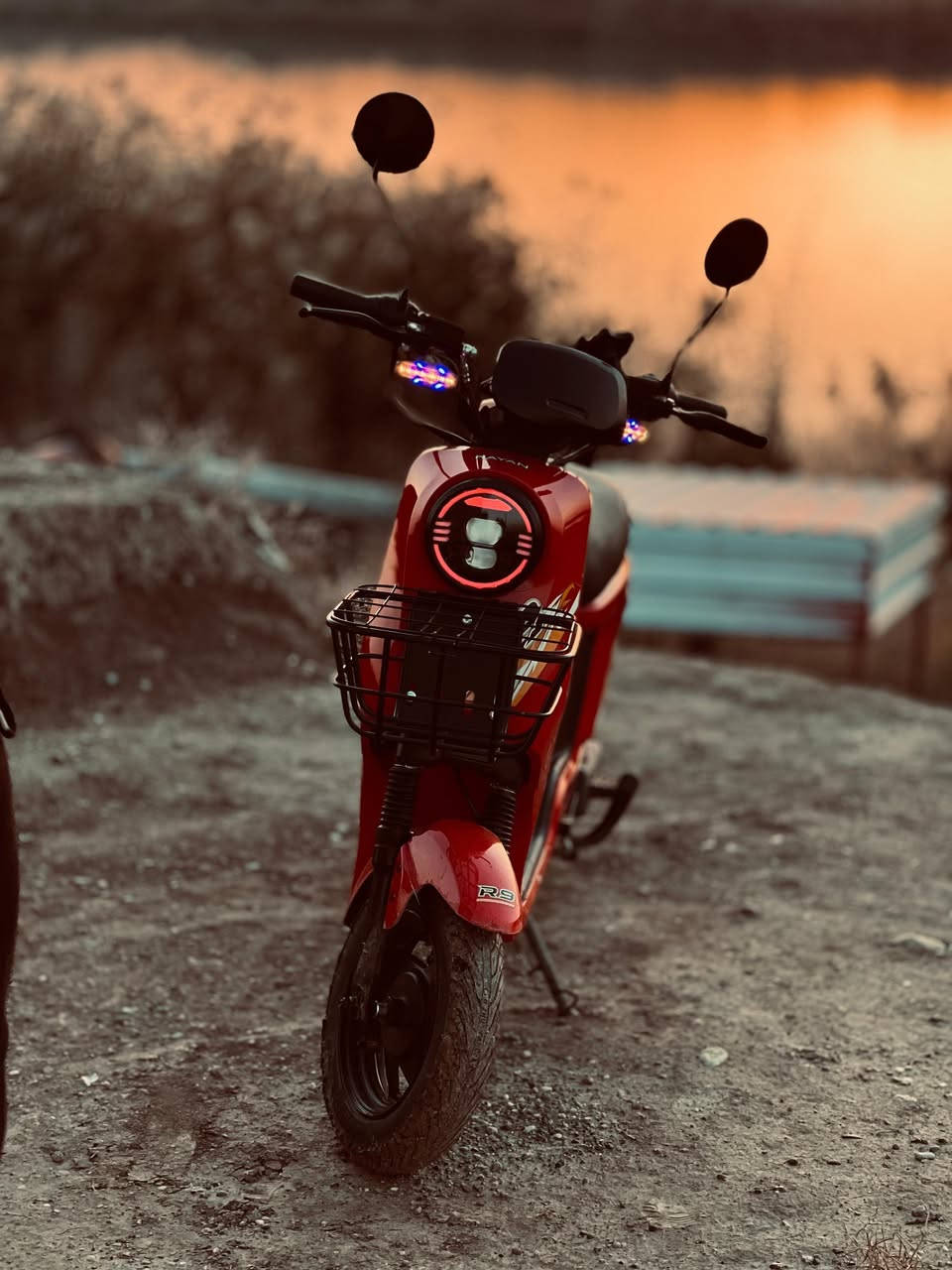 مكلف بل نشر
السلام عليكم
يوجد موطور شحن نوع R9
موديل 2025 
ما بي كلشي
مستخدم: 4 ايام فقط 
السعر: 500
ه‍ـ: ‏‪***********‬‏
