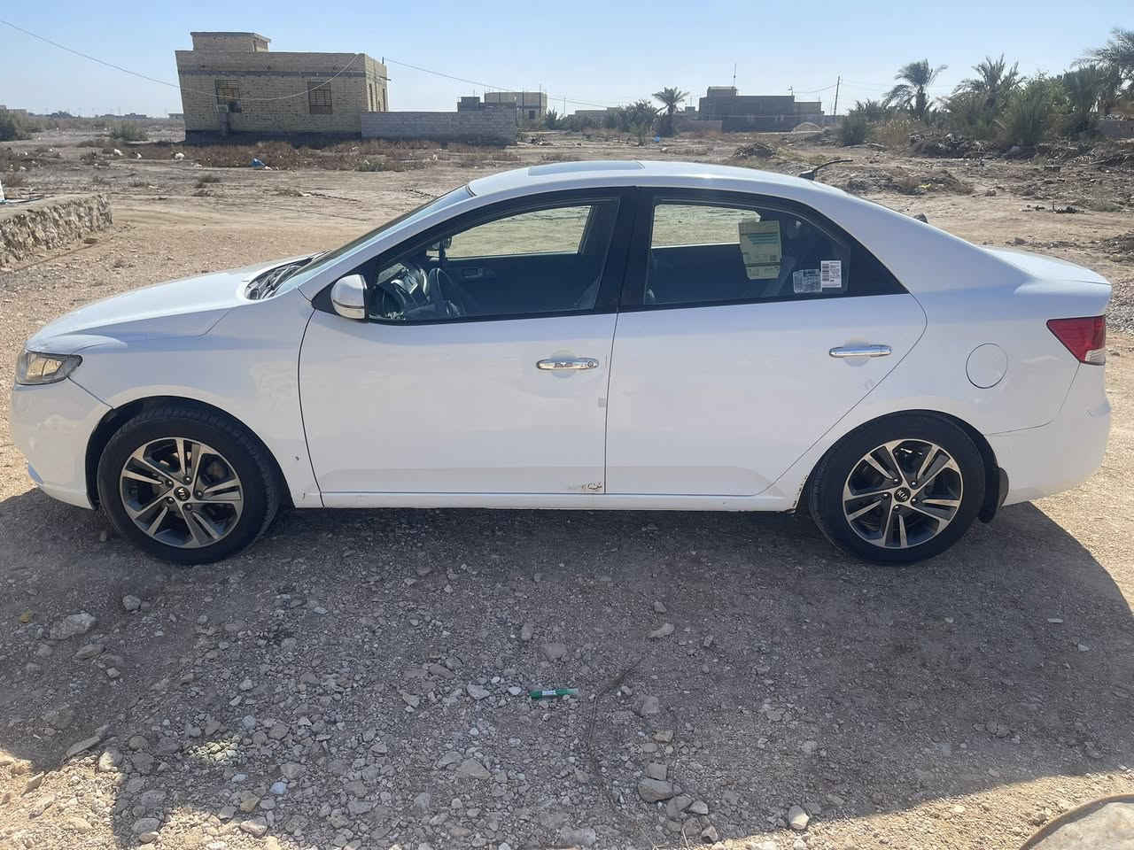 السلام عليكم سيراتو موديل 2012 رقم بصره بسمي مكان السياره السماوه بيه جاملغ الايسر مبدل فقط سعر 95او بيه مجال رقم الهاتف ***********
