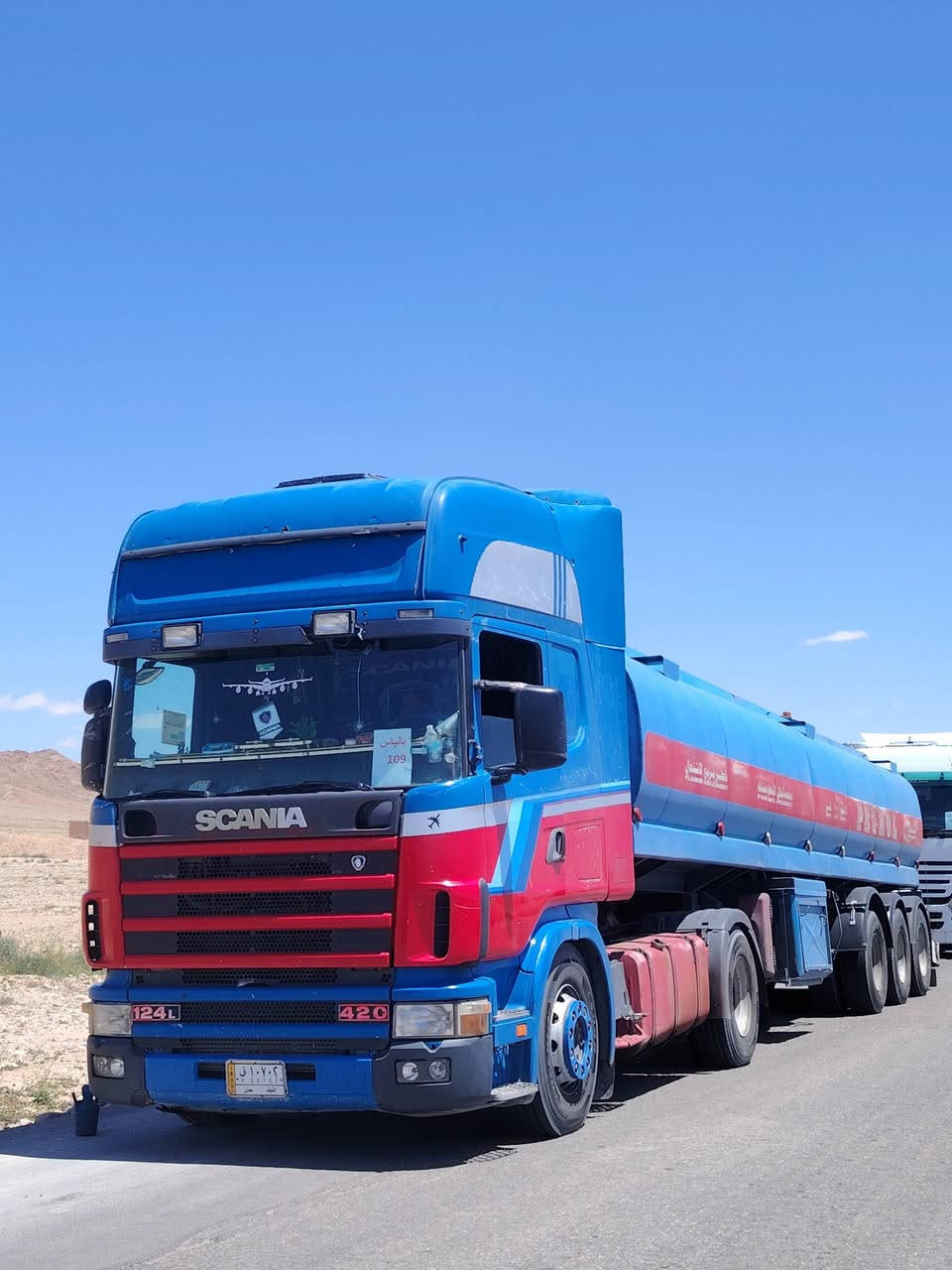 السلام عليكم سكانيا صهريج موديل ٢٠٠٢ محرك ٤٢٠ بدون تنقيص تبريد شغال تخم تاير راس وعربانه بيها زوج نص عمر تانكي سبرنك مصلاوي بويلر كهربائي سياره شغاله ع الخط وجاهزه وسنويه لل ٢٨ بالرقم الإنكليزي باقي بس الاستلام اللوحات الاستفسار ***********
