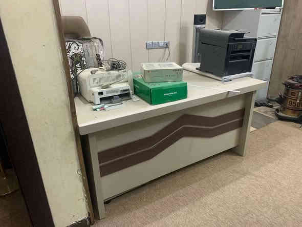 اثاث شركه مستعمل شي قليل نضافه فول للبيع شلع الاستفسار عل الرقم ***********
