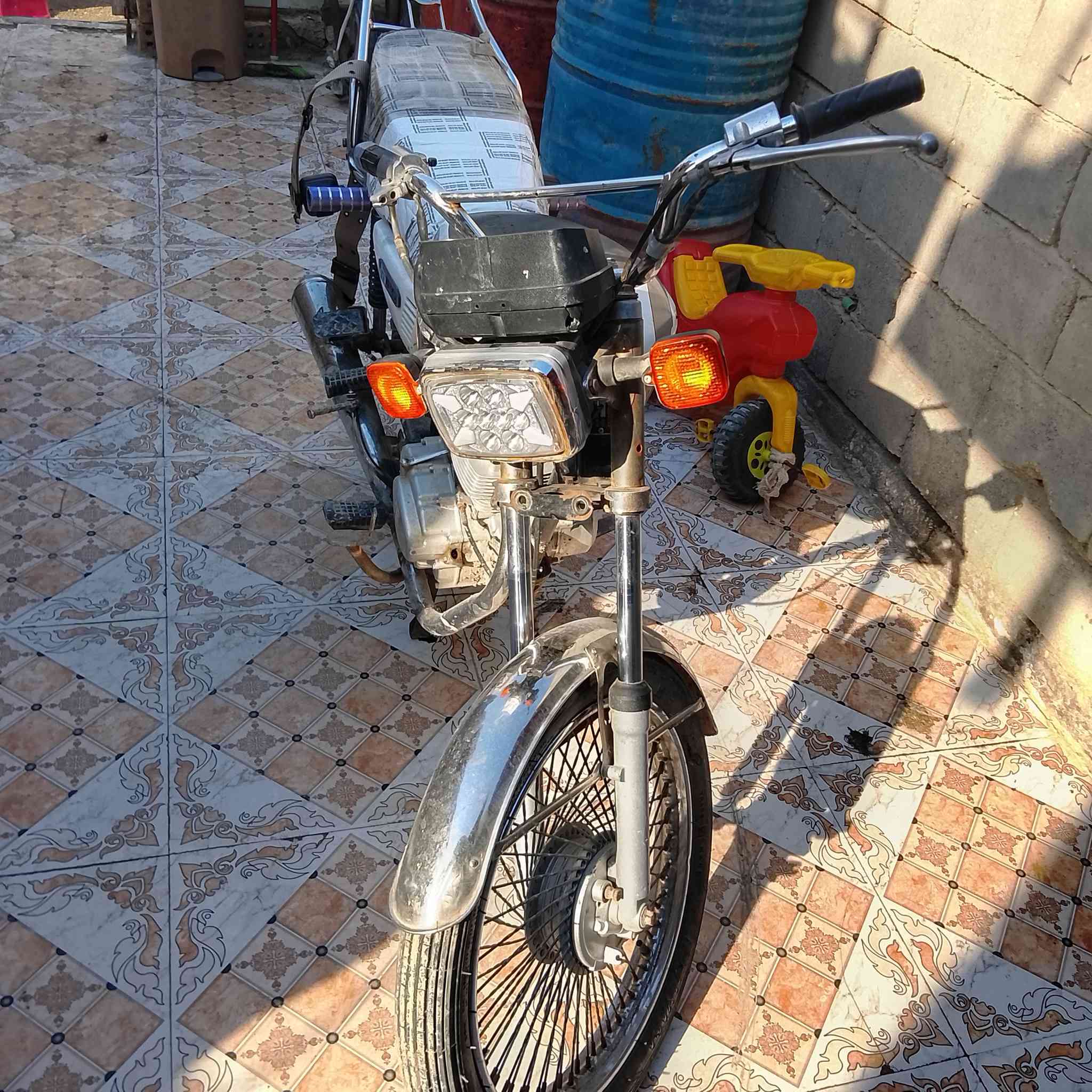 السلام عليكم دراجه للبيع تايجر موديل 2020 شغاله كهربائياتها جديده اوراق سعر50 3 مكان بابل النيل رقم*********** التلفون
