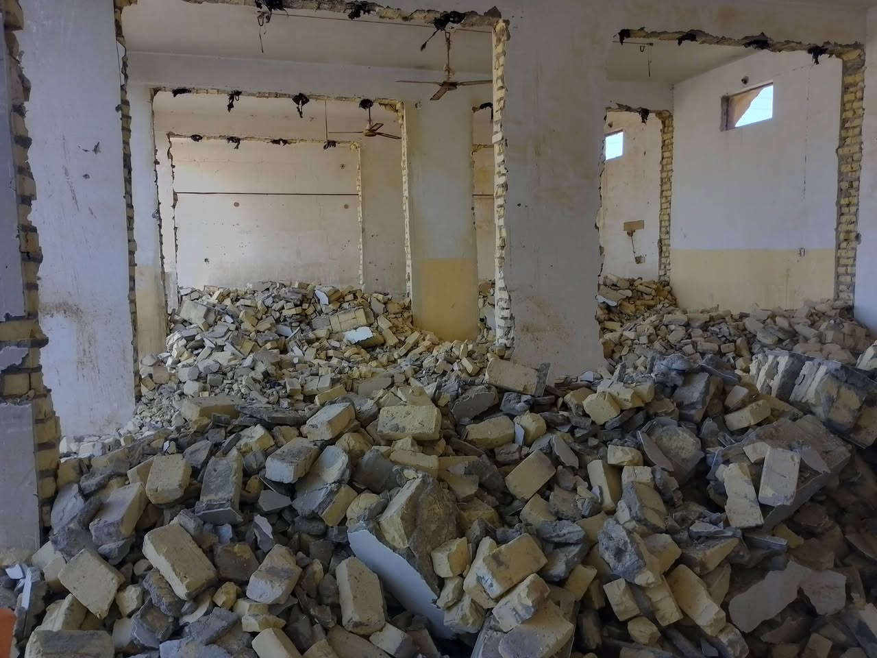 ✅ ماكنة قطع كونكريت (كتر)
✅ + جهاز كور تثقيب (فتحات مناور +فتحات في الجدار

✅قص السقف الكونكريت

✅فتحات المصاعد

✅فتحات التكييف +عمل جوينات

✅ تفليش البيوت والمباني القديمة

✅كادر مميز يظمن لكم جودة العمل

ترميم المنازل القديمه / تقشير وتشطيب 

للأستفسار على الخاص او الواتساب  

***********و مراسلة الصفحة والرزق على الله
