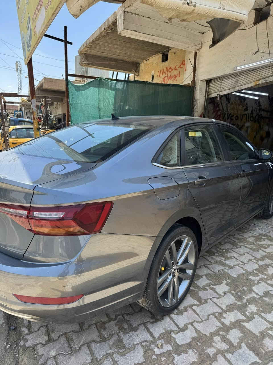 Volkswagen jett. 2019 S
السلام عليكم ٫ للبيع فقط

السياره( گير عادي )

السيارة مواصفات الs معروفة : 

-- المصابيح الاماميه والخلفية led و auto 

-- شاشة وكامرة خلفية والشاشة تدعم نظام apple carplay و android auto و mirror link

-- نظام atuo start stop engine 

-- مودات قيادة ايكو 

-- مداخل type c عدد 2 

-- نظام تثبيت السرعة 

-- نظام الاوامر الصوتية  

-- نوافذ امامية وخلفية auto

-- الحادث :

السيارة وارد كندي حادثها فقط دعامية نازلة ونفسها مكعديها 
العنوان كركوك حي العسكري 
السعر 112 بيها مجال قليل 
سياره ولا مسج 
سبير وجطلات كاملة  
***********
سياره دبل سويج 
دفتر بنزين 
شرط بدون تكحيل 
شرط كلشي بلادي حته بلكات نوزلات كلها ع بلاد
