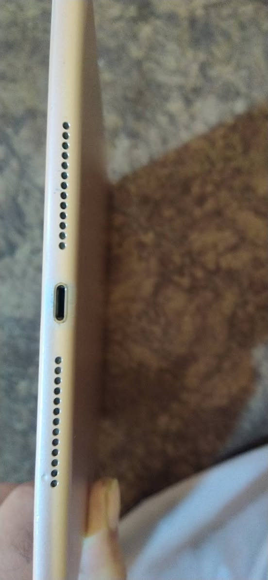 ايباد جيل الثامن ذاكره 128 جدا نظيف ما مفتوح بطاريه ضعيفه مامفتوح رقمي وات ***********
