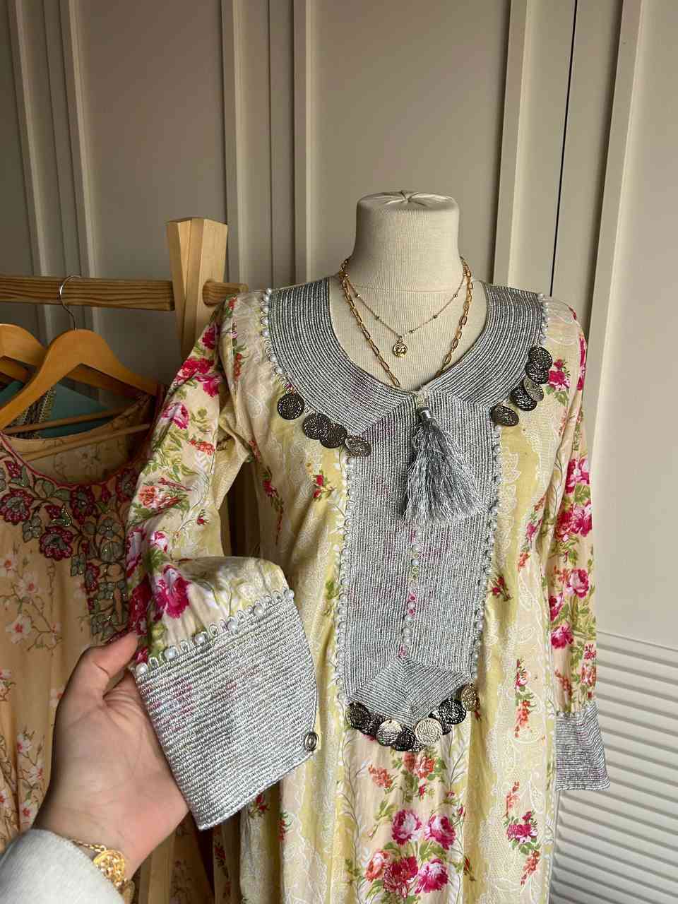 شلعة مخاوير بالة ٢٥ قطعة ب١٠٠ مع التوصيل يعني القطعه تطلع ب٤ الاف عليج بيعي ب٨ او ١٠ ربحانة خير من الله للعلم القطع نظيفة جداً ومطابقه للصور ١٠٠٪؜🤎💛


**إذا كنت صاحب هذا الإعلان وتريد حذفه لأي سبب، رجاءا أرسل رسالة إلى الدعم الفني**