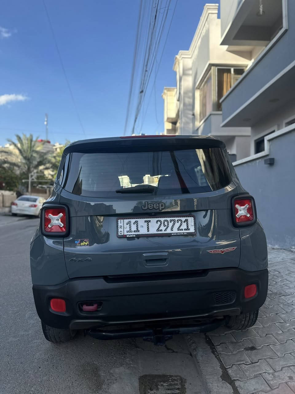 جيب رينجد ترايل هوك 2018 اقوى فئة 4X4 محرك 2400 مال كصة شادلها مال موديل 2023 المحرك ماشي 20 الف ميل والسيارة كلها ماشية 61 الف ميل كير 9 نمر داخل احمر جلد تبريد ثلج تدفئة جهنم حادثها جاملغ وبنيد قطعتين صبغ وقطعتين بارد الچيك انجن چان طافي بسبب البانزين مال آخر فترة اشتغل السبب حساس EVAP بانزين كله محسن ظهر وتبريد وصعدة جسر ماكو دوانز مي راديتر اصلي ماكو شي اسمه حماوة تخم تاير رب الجديد نواقصها : 
١- البلوجكتر الخلفي جهة السايق طافي 
٢- ولايت الضباب جهة السايق الامامي 
٣- دبة زراكة مكسورة (( ممزوفة تريد تسويها تريد لا ممأثرة سعرها 55 الف )) . 
٤- دچة الكير هاي مشكلة شائعة بكل الرينجيد سعرها هي وشغلها 50 
وهاهيه السيارة تخبل ابعد مكان واصلته شاطئ التاجي مجرد من البيت للدوام . 
💵 السعر : 115 وبيها مجال . 
بيع او مرواس واخذ فرق بسيارة SUV 
عنوان بغداد : الاعظمية / *********** / ***********
