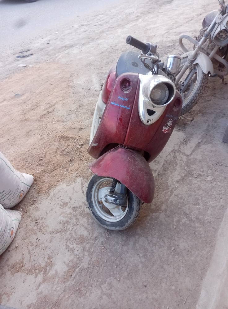 دراجه عبد الحليم  رايده ب١٠٠ وبيه مجال شغاله وكامله نقصه بس شوته وجوزه عطلانه مالته  والشراي بيه خير ويدلل 
***********
