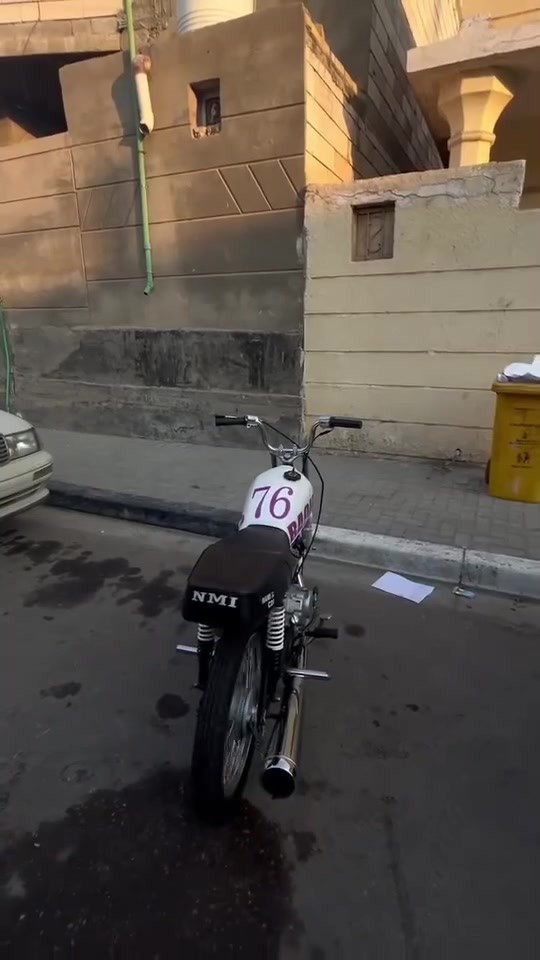 السلام عليكم دراجه ايراني للبيع دراجه نضيفه شلعه سرعه  عوزه بس كشن بيه خيط تبخير خفيف كلش عنواني بصره قبله سعر 350
رقمي واتساب فقط     (***********)
