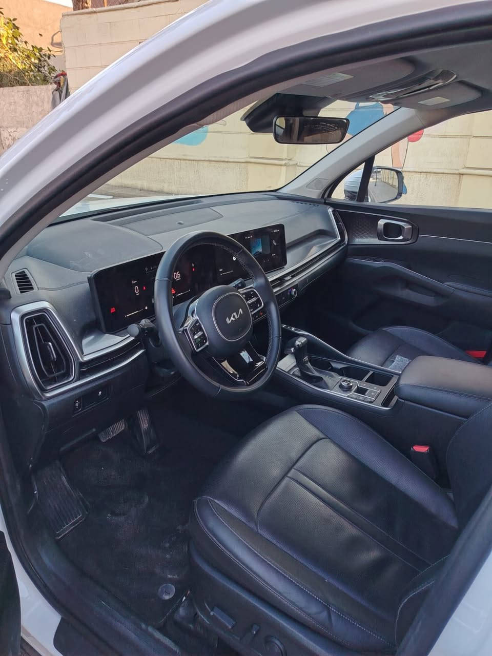 سلام عليكم
سورنتو 2024 وارد امريكي 
حادثها مثل ما موضح بلصور
235$ سعر وبيهة مجال 
مواصفات:-
بصمه- كشنات جلد - كشن كهرباء - كشن تدفئة  -تحديد مسار- اطفاء تلقائي-تشغيل عن بعد -رادار امامي - مانع انصدام امامي - مانع انصدام خلفي - تحذير بالمري -شاشة كبيره -7 راكب 
4 سلندر 2.5 حجم المحرك
سيارة ماشية 21 الف  
رقم بغداد تحويل ثاني 
‭0773 759 9483‬
