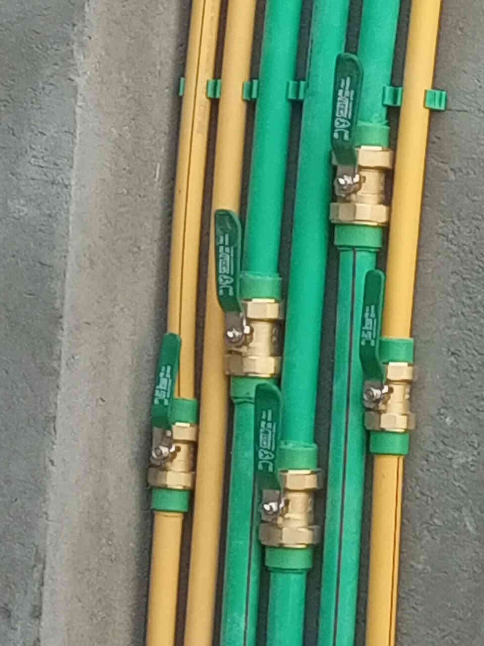 السلام عليكم أشتغل تأسيس ماي ومجاري مكاني البصرة شط العرب
***********
