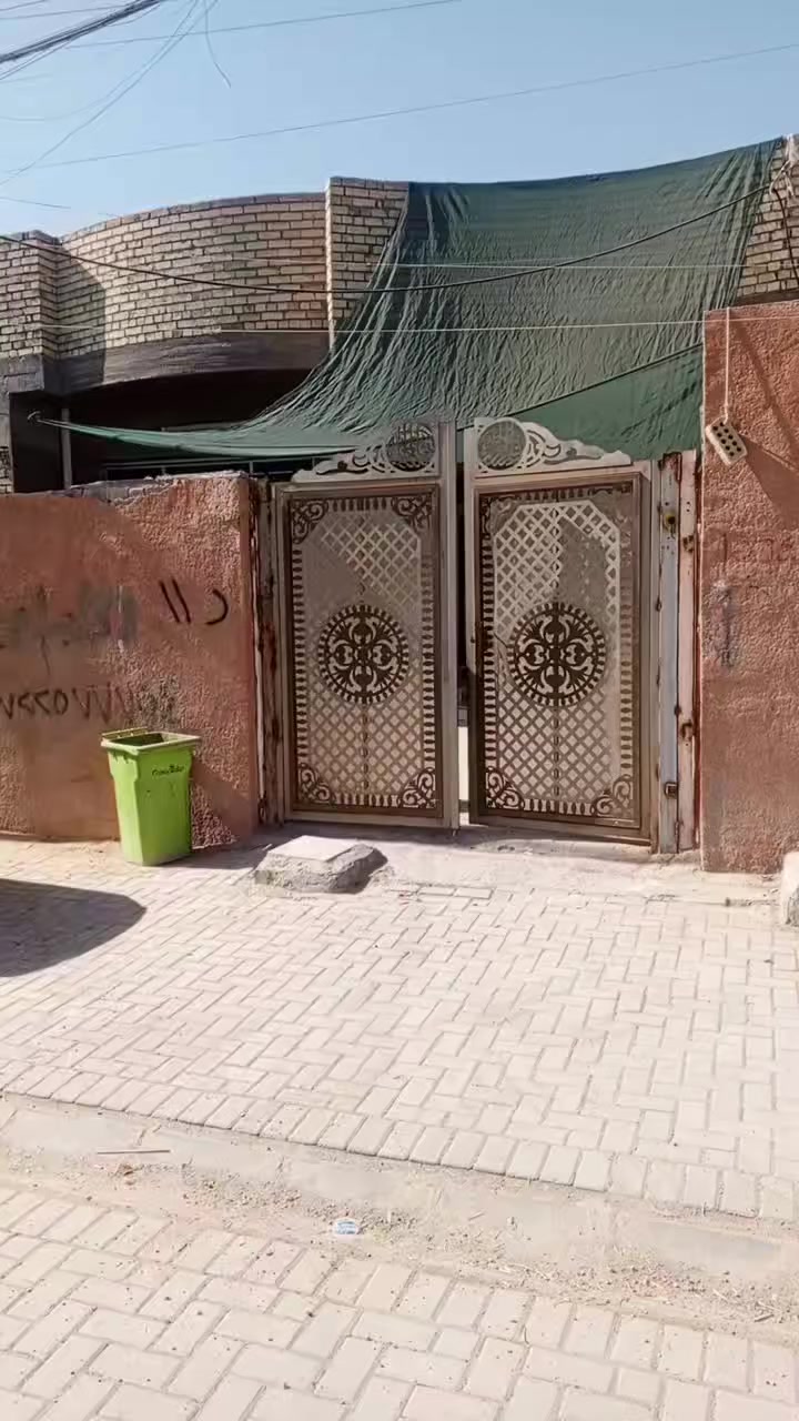 يعلن مكتب الباشا للعقار عن دار مساحه 220 بغداد سبع قصور شارع ابو علي فرع المصور مرتضى الرماحي البيت جديد غرفتين وصاله وستقبال وكراج وحديقه البناء طابوق مسلح لتواصل مكتب الباشا للعقار ***********
