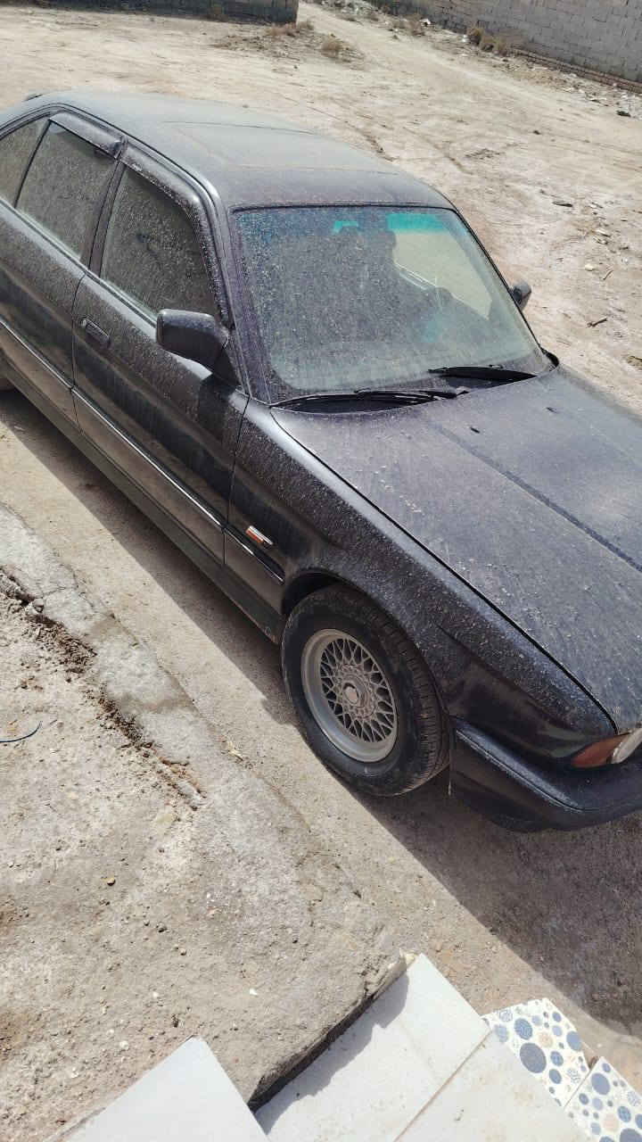 سيارة بي ام 535 مفتوح
 جاهزه محرك كير حداديه تخم تاير 
مكان سياره ناصرية شطرة
السيارة بأسمي سنوية لحد 27
رقم نكليزي
رقم الهاتف متواجد واتساب *********** تلعفر, نينوى
