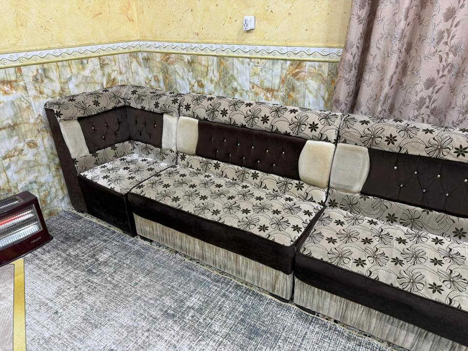 قنفات عشرة متر 
نظيفات 
القبلة 
350 و بيها مجال
واتساب ***********
