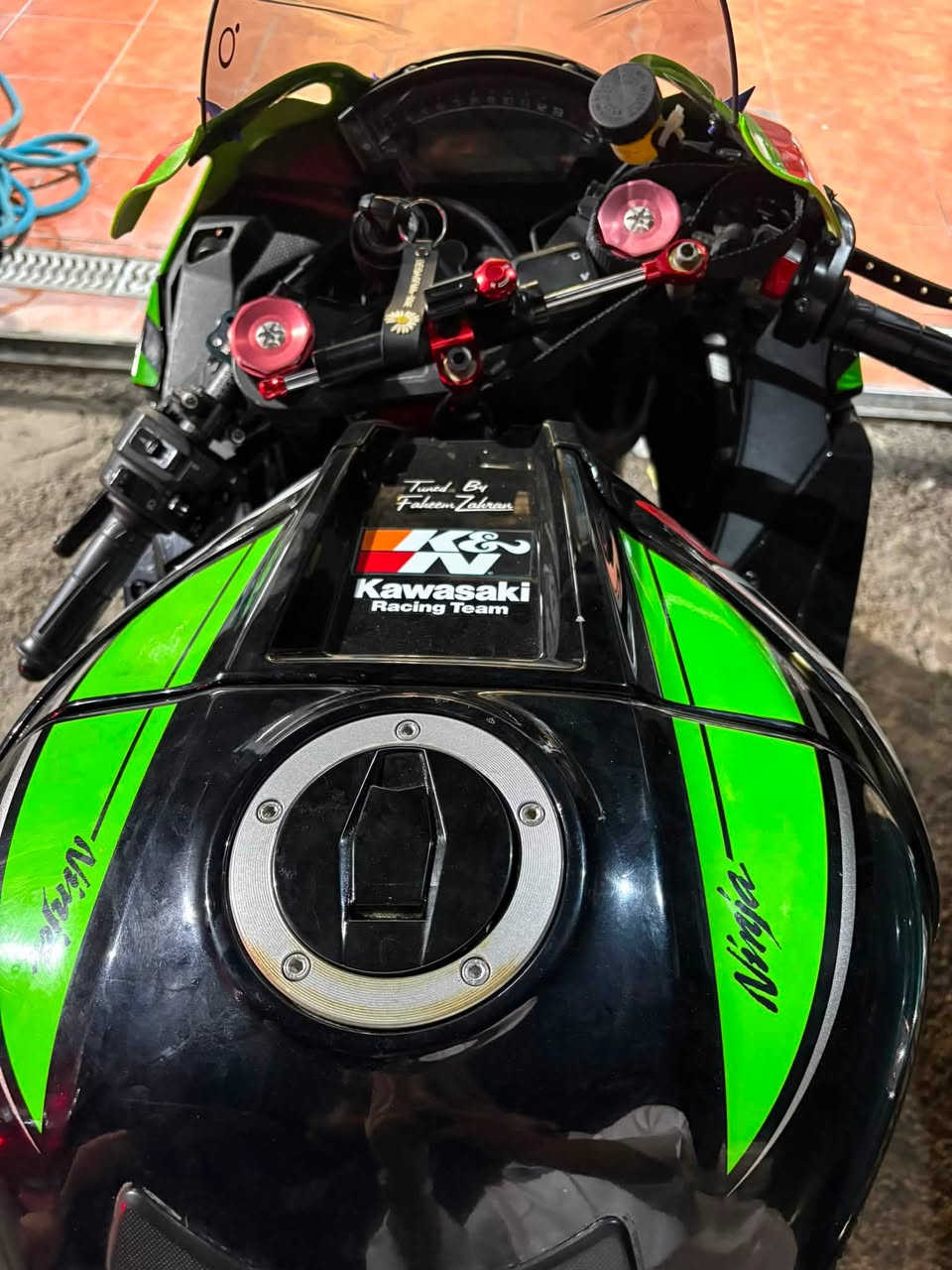 سلام عليكم 
كاوسكي z1000r
2016
ماشيه 20 الف كيلو متر 
ABS
درايف مود 3 انضمه 
عليه اضافات 
سلايدرات
جوينات حمر
قمبوره خلفيه
تهبيطه اماميه بروكس
تهبيطه خلفيه بروكس
هدرز 
كزوز
تطواله خلفيه
يدات بريك رياضي 
جامه اماميه 
زنجيل 
بك لايت خلفي ابيض 
ستاند قصير
الدراجه من انضف الz بلعراق 
تايرات جدد دهن جديد الدراجه بوضع الوكاله 
ربع ماتصرف عليه 
مكاني الجادريه 
سعره 90 ورقه وبي مجال بسيط
***********
