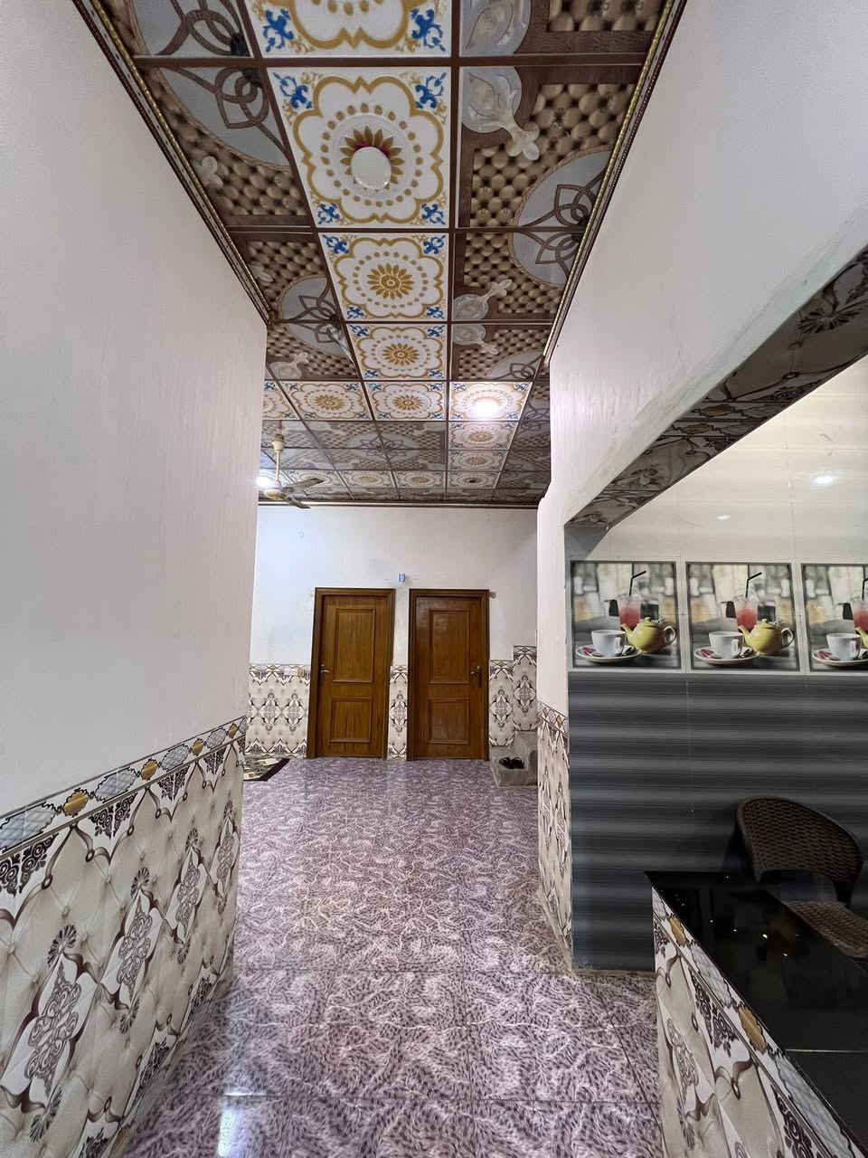 جبتلكم بيت بسعر مناسب وموقع مميز
هذا البيت يمتاز بمساحة 200م
…………
طابو ملك صرف زراعي عراقي نموذج 25
أساس وسقف كونكريت . البناء حديث 
يقع على شارع تبليط 10م 
…………
يقع بمنطقة توجد فيها كافة الخدمات :: 
الماء . الكهرباء . شارع 10م . مستشفى . مدارس 
#يحتوي :: كراج واسع . سقيفة على الكراج . حديقة واسعة 
صحيات خارجية . للبيت ثلاث مداخل ..
مدخل مطبخ . مدخل استقبال . مدخل صالة .
غرفتين منام . درج . منور خارجي للبيت .
…………
#العنوان :: البصرة - إبي الخصيب - العوجة .
البيبان والشبابيك تفصال وشغل مرتب
………… 
#السعر_المطلوب :: 78 مليون وبي مجال بسيط .
#للأستفسار :: ***********
