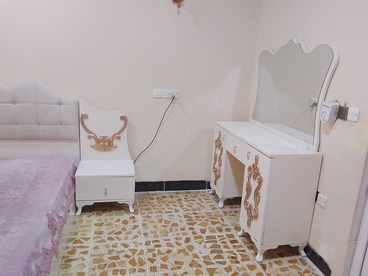 غرفتين مع النوم تركي مع طقمين ديوان للبيع رقم الهاتف ***********0  ***********
