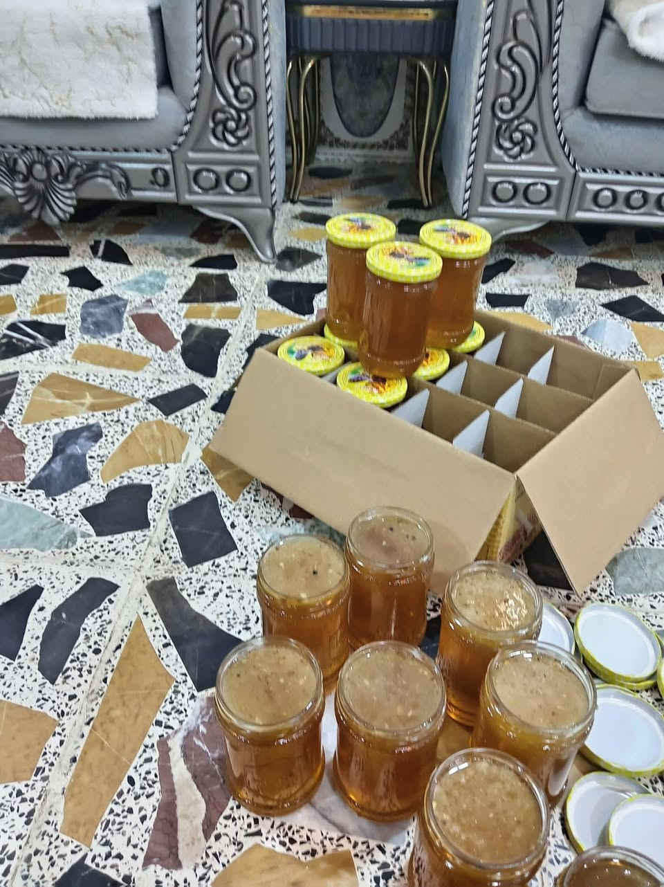 السلام عليكم اخوتي 
عسل طبيعي درجة اولى شرط الفحص طعم وريحة وشكل تاخذه تعرضه على اكبر نحال بحض وبخت اذا مو زين لا تستلمه ولا تدفع دينار واحد او تفحص مختبر وحتى اذا استلمته وفحصته بعد الاستلام وطلع مو زين ترجعه للمندوب أمانة هاي عسل درجة اولى100‎%‎ من مناحلنا متوفر عدنا جملة 25 الف ومفرد 30 الف 
للتواصل والاستفسار الاتصال بي واتساب 
 *********** واتساب وقم توصيل *********** اخوكم ابو محمد الجبوري العنوان الرمادي ناحية اليرموك
