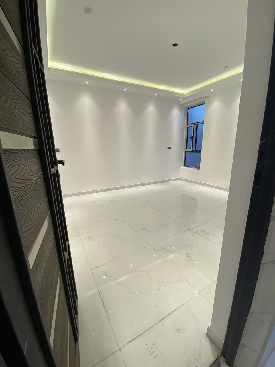 مشتمل أرضي جديد للإيجار – بناء سوبر ديلوكس
📍 حي الجامعة – شارع خدمي قرب الربيع
🔹 مدخل مستقل تمامًا
🔹 مساحة 180 متر
🔹 غرفتين نوم
🔹 صالة واسعة
🔹 مطبخ
🔹 صحيات
🔹 منور
🔹 موقف خاص للسيارات

✨ تشطيبات سوبر ديلوكس

📞 للاستفسار: ***********
🏢 أبو لين للعقار
